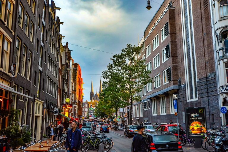 Dutch Politicians Consider Gradual Increase in Gambling Age